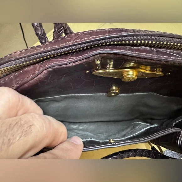 Elegant Brown Leather Handbag - Picture 5 of 13